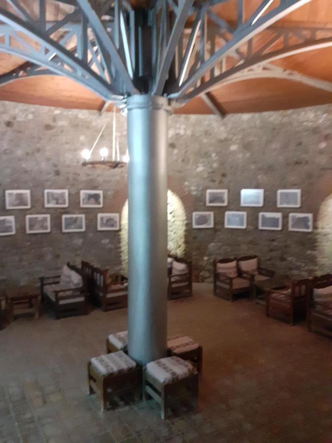 Hotel Guri Elbasan Extérieur photo