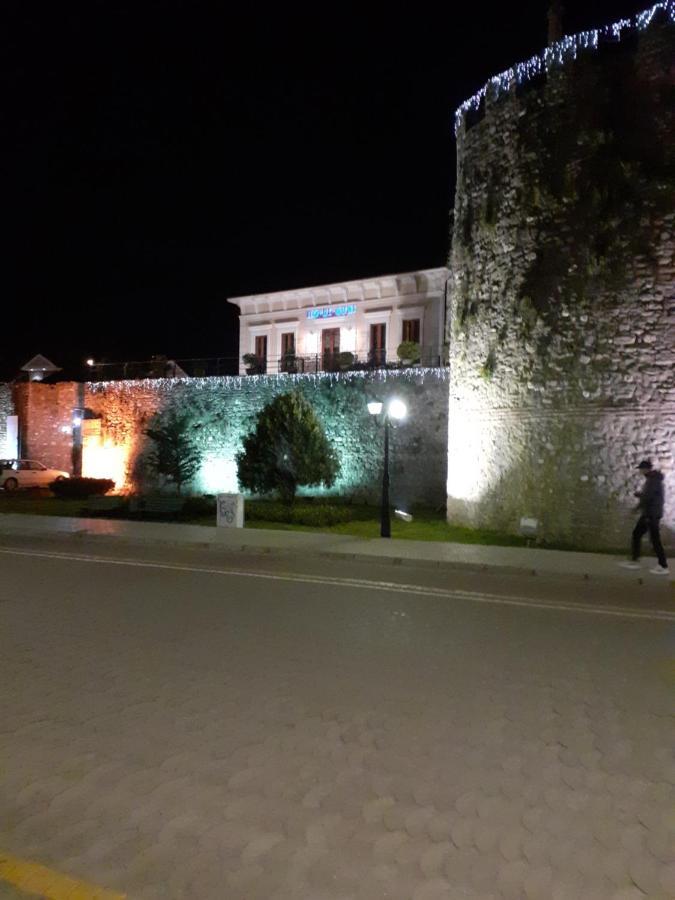 Hotel Guri Elbasan Extérieur photo