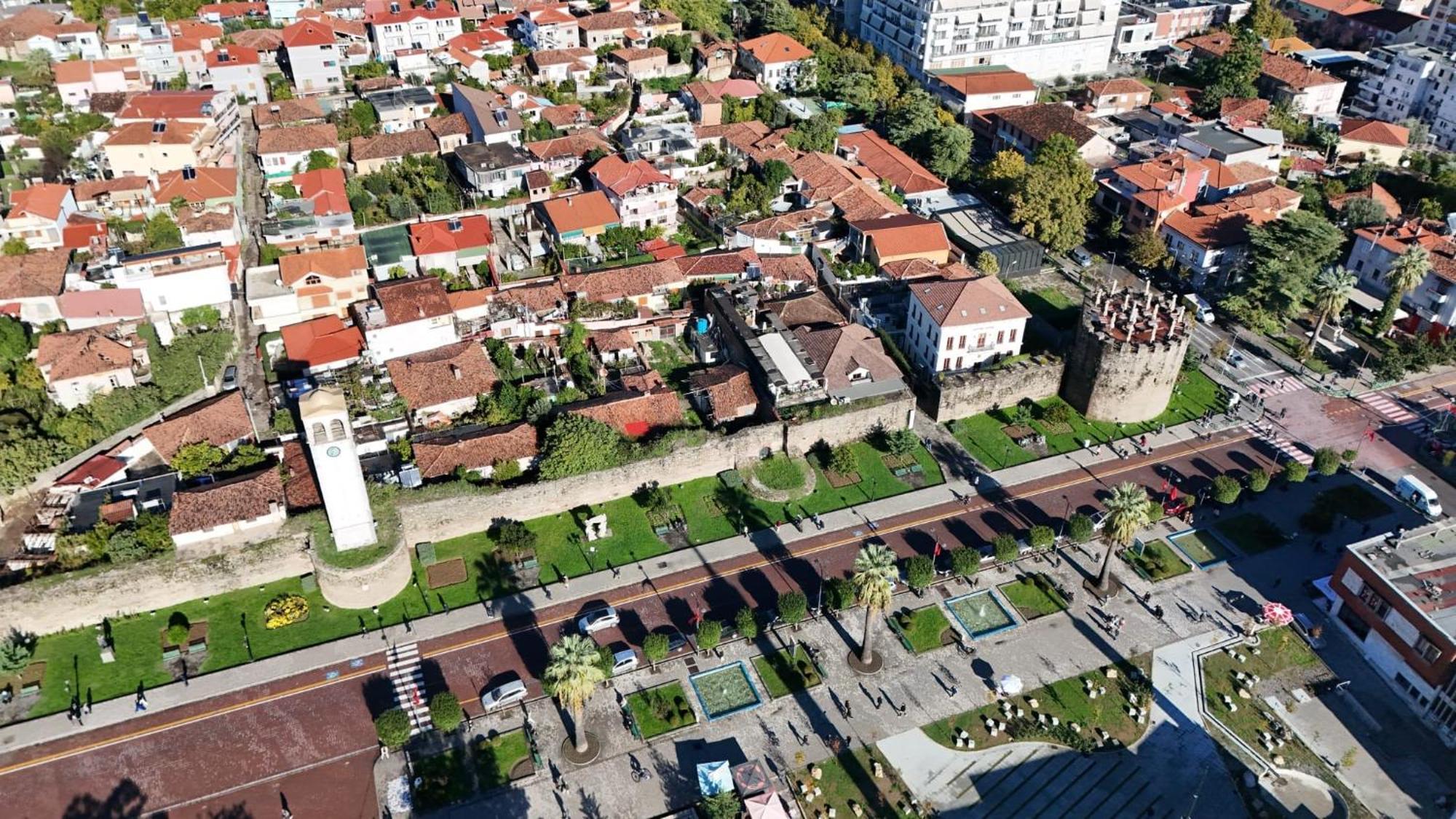 Hotel Guri Elbasan Extérieur photo