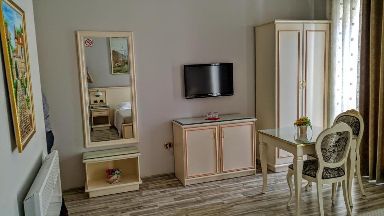Hotel Guri Elbasan Extérieur photo